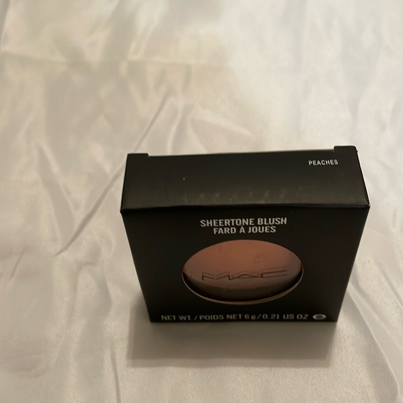 MAC SHEERTONE BLUSH PEACHES - Picture 2 of 4